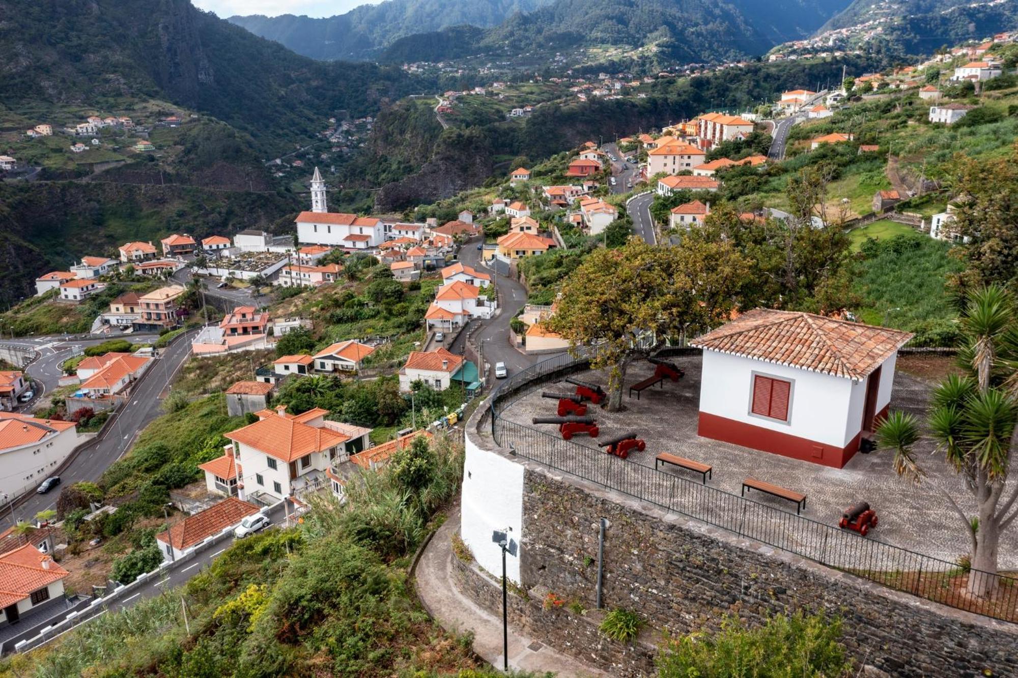 Vivenda Fortim Sao Roque Do Faial Exterior photo