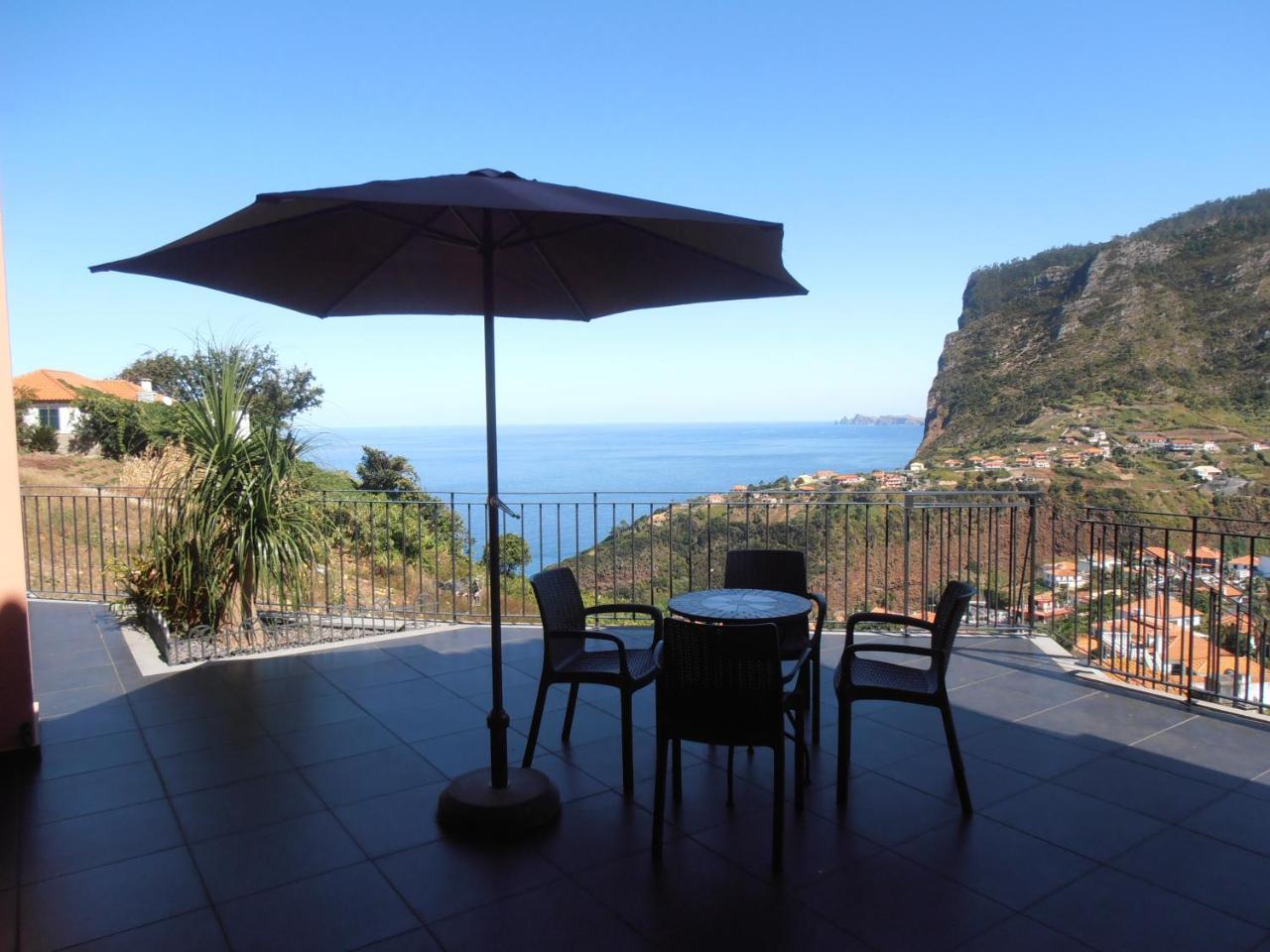 Vivenda Fortim Sao Roque Do Faial Exterior photo