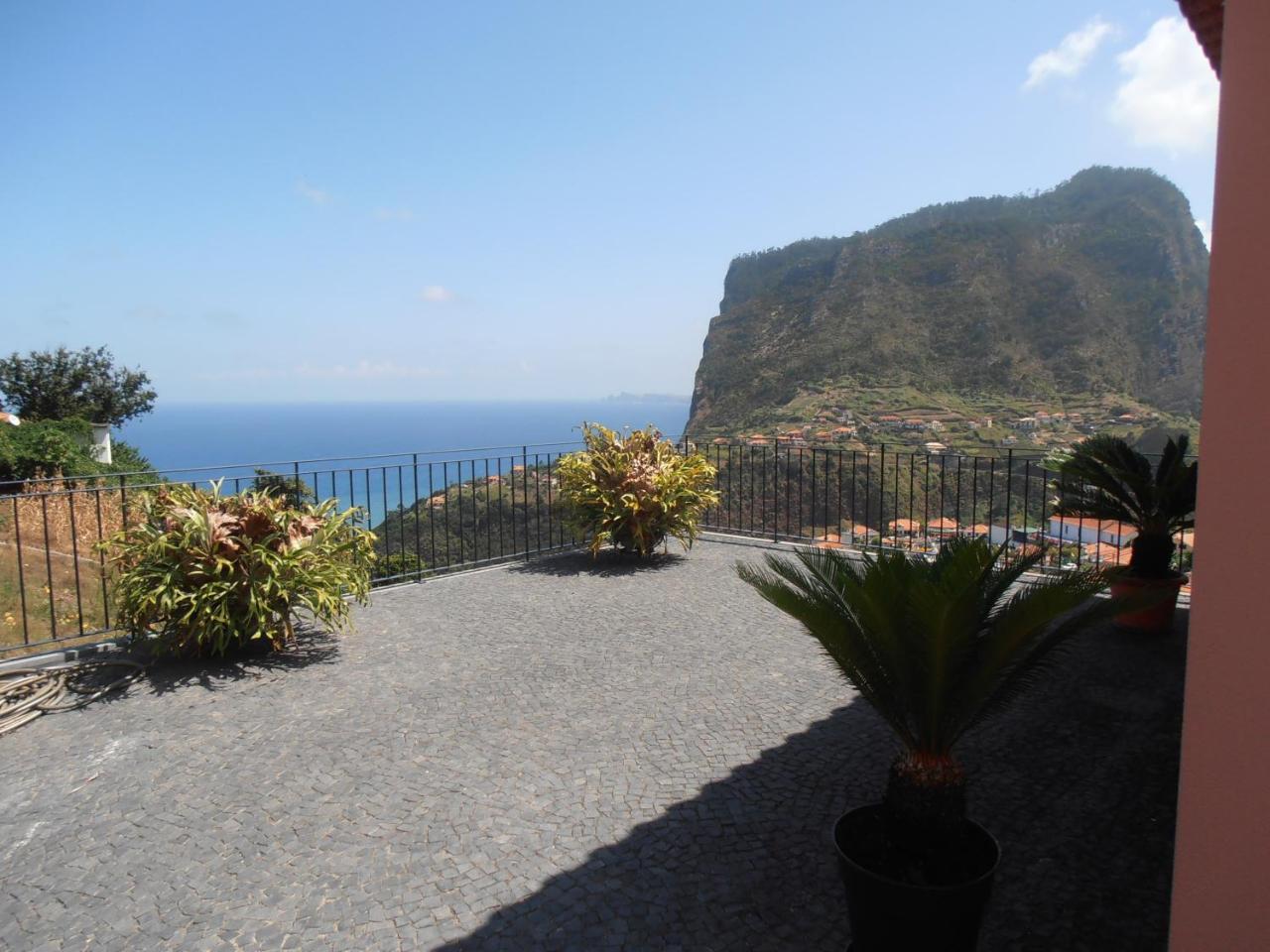 Vivenda Fortim Sao Roque Do Faial Exterior photo